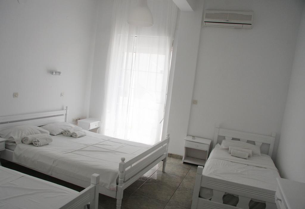 Armadoros Hotel / Ios Backpackers מראה חיצוני תמונה