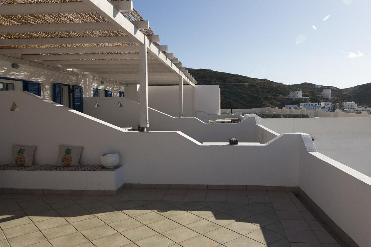 Armadoros Hotel / Ios Backpackers מראה חיצוני תמונה