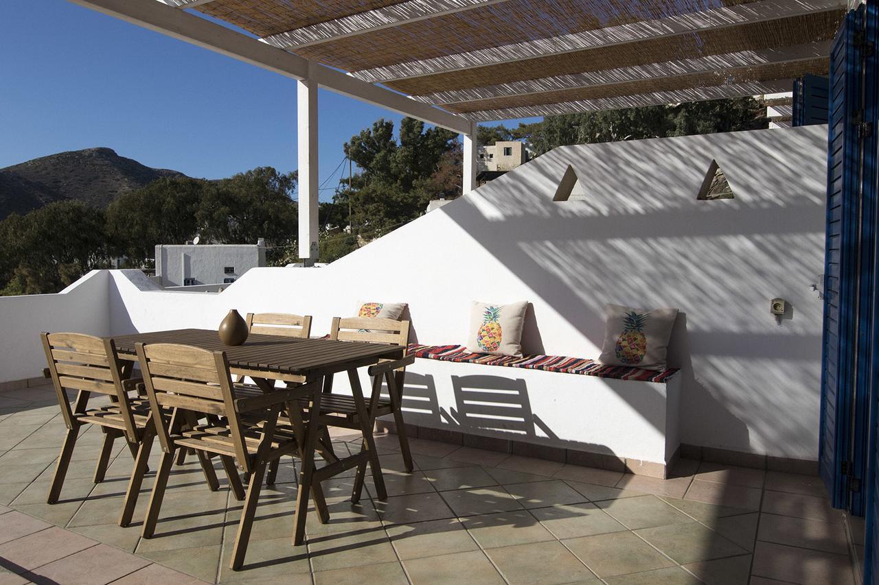 Armadoros Hotel / Ios Backpackers מראה חיצוני תמונה