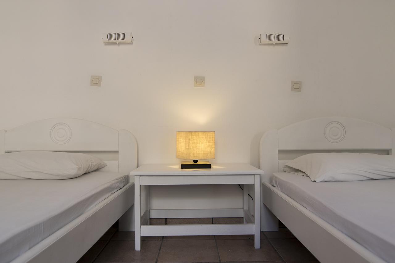 Armadoros Hotel / Ios Backpackers מראה חיצוני תמונה