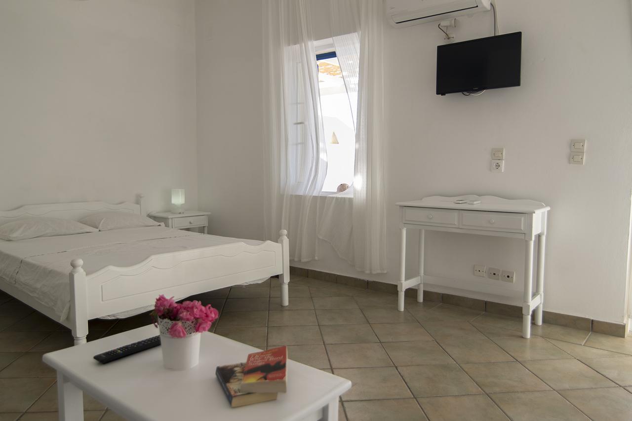 Armadoros Hotel / Ios Backpackers מראה חיצוני תמונה