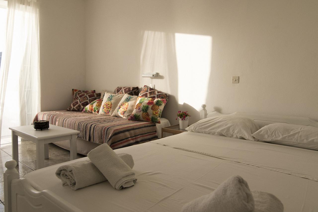 Armadoros Hotel / Ios Backpackers מראה חיצוני תמונה