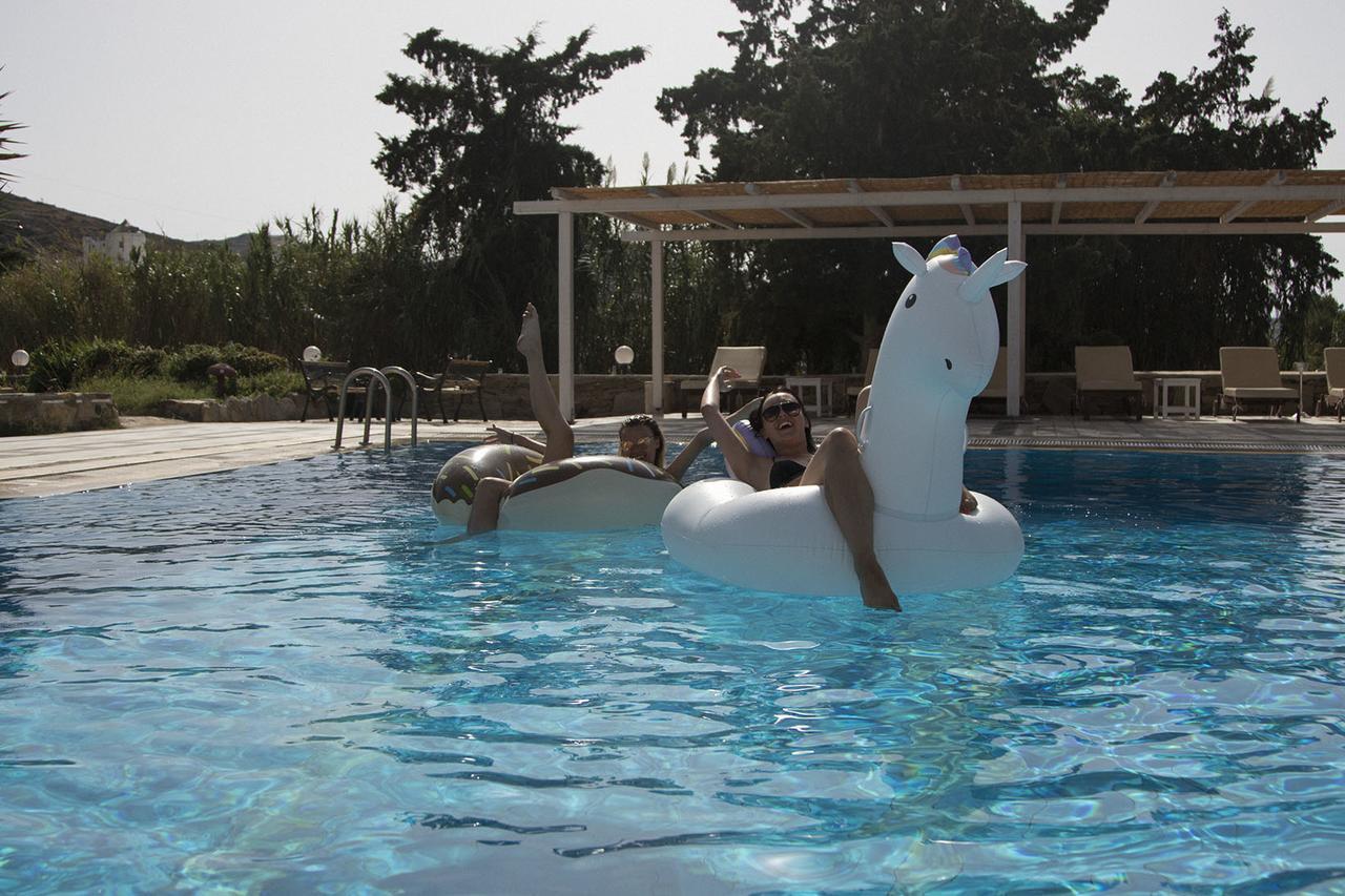 Armadoros Hotel / Ios Backpackers מראה חיצוני תמונה