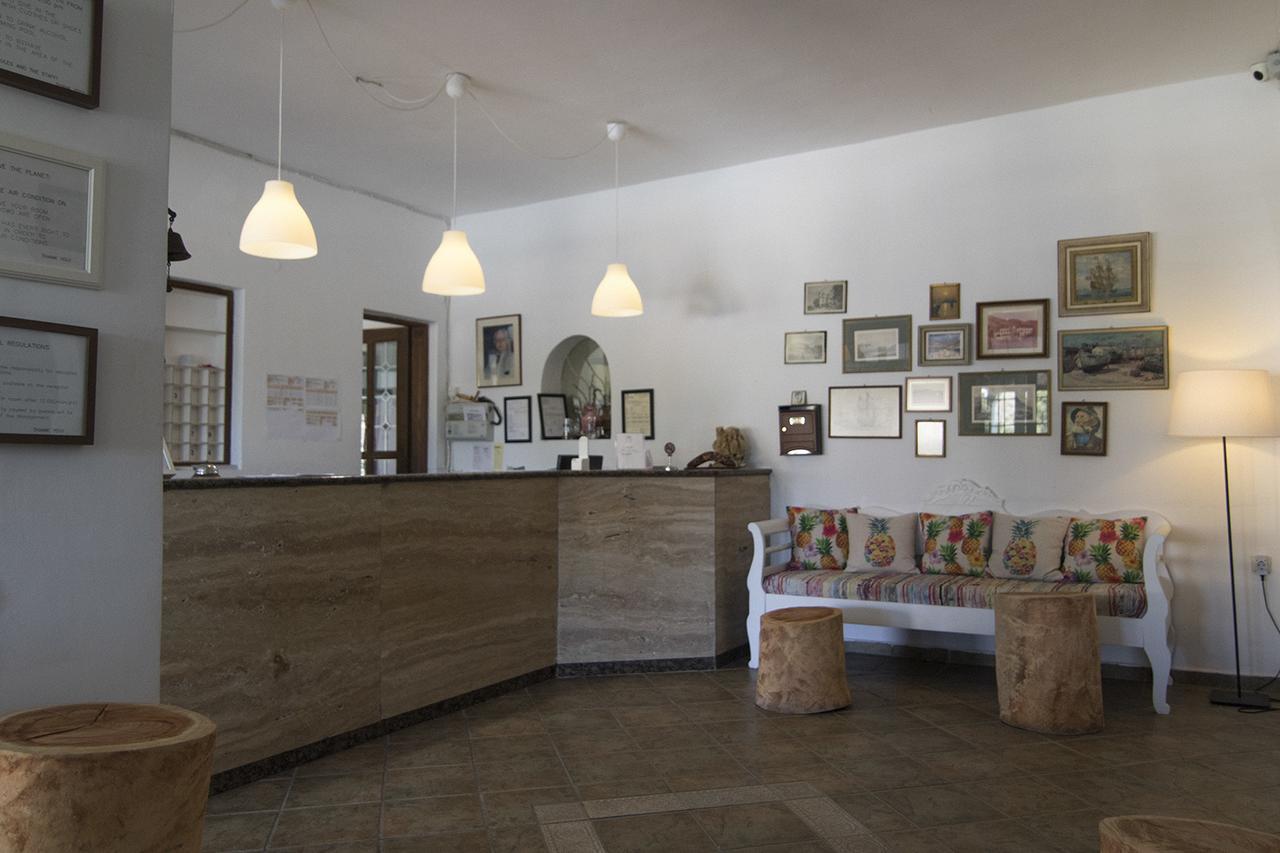 Armadoros Hotel / Ios Backpackers מראה חיצוני תמונה