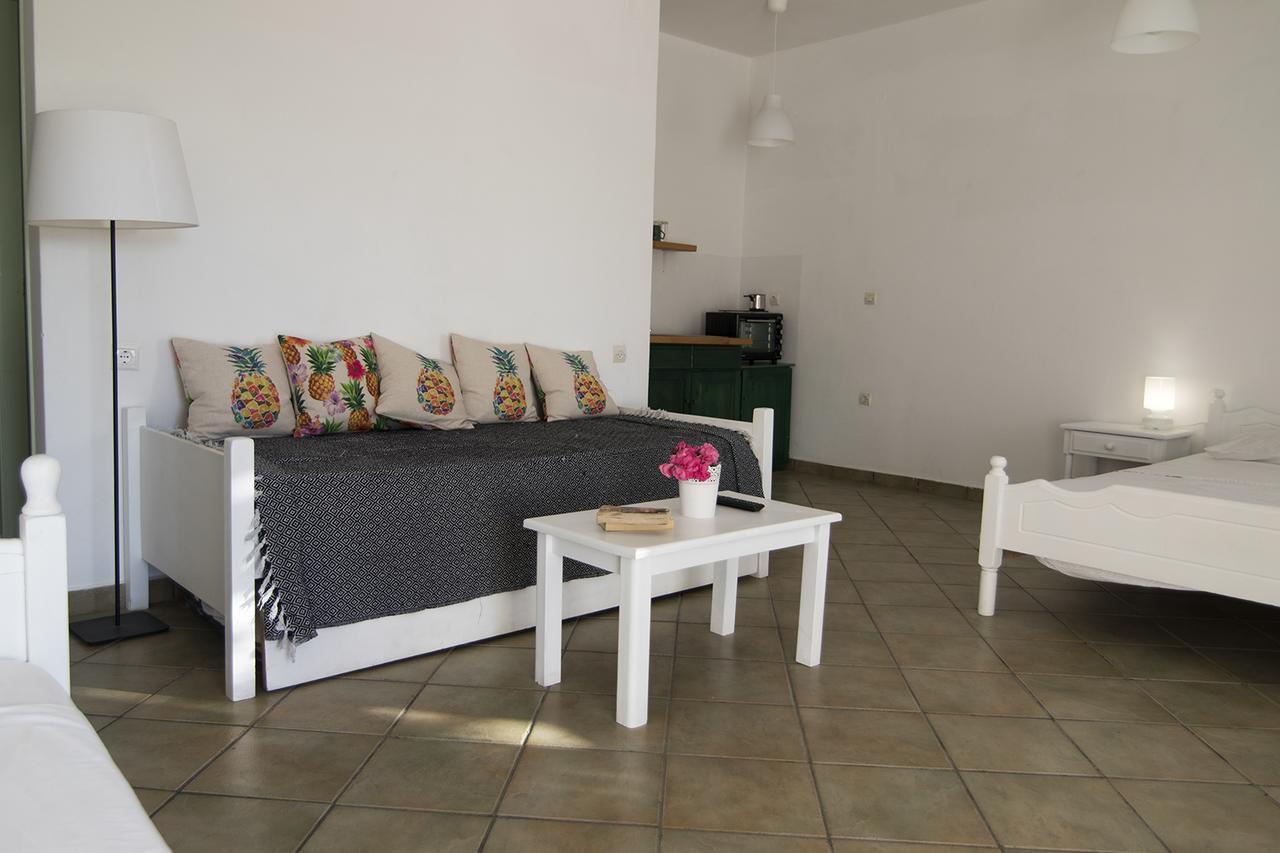 Armadoros Hotel / Ios Backpackers מראה חיצוני תמונה