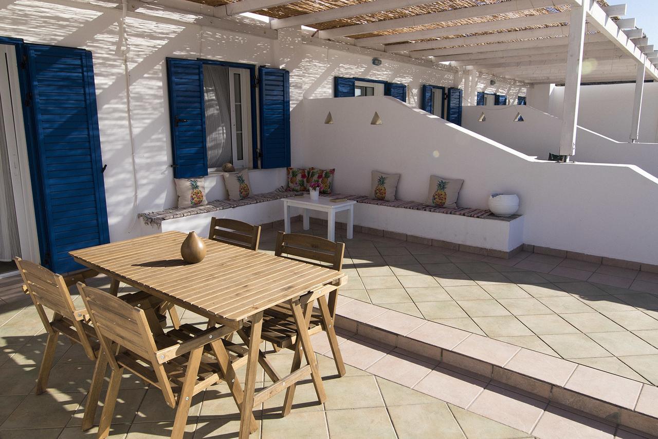 Armadoros Hotel / Ios Backpackers מראה חיצוני תמונה