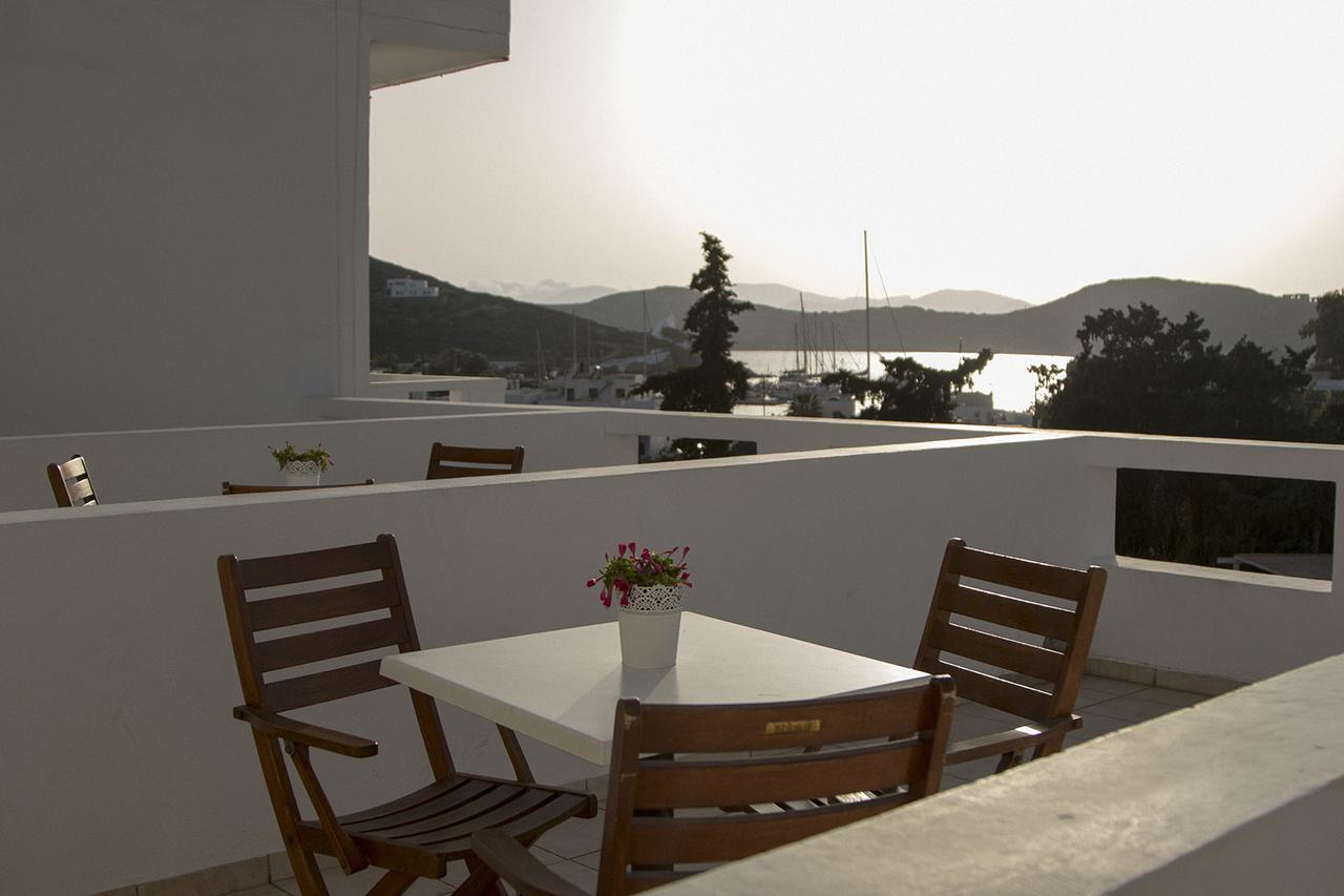 Armadoros Hotel / Ios Backpackers מראה חיצוני תמונה