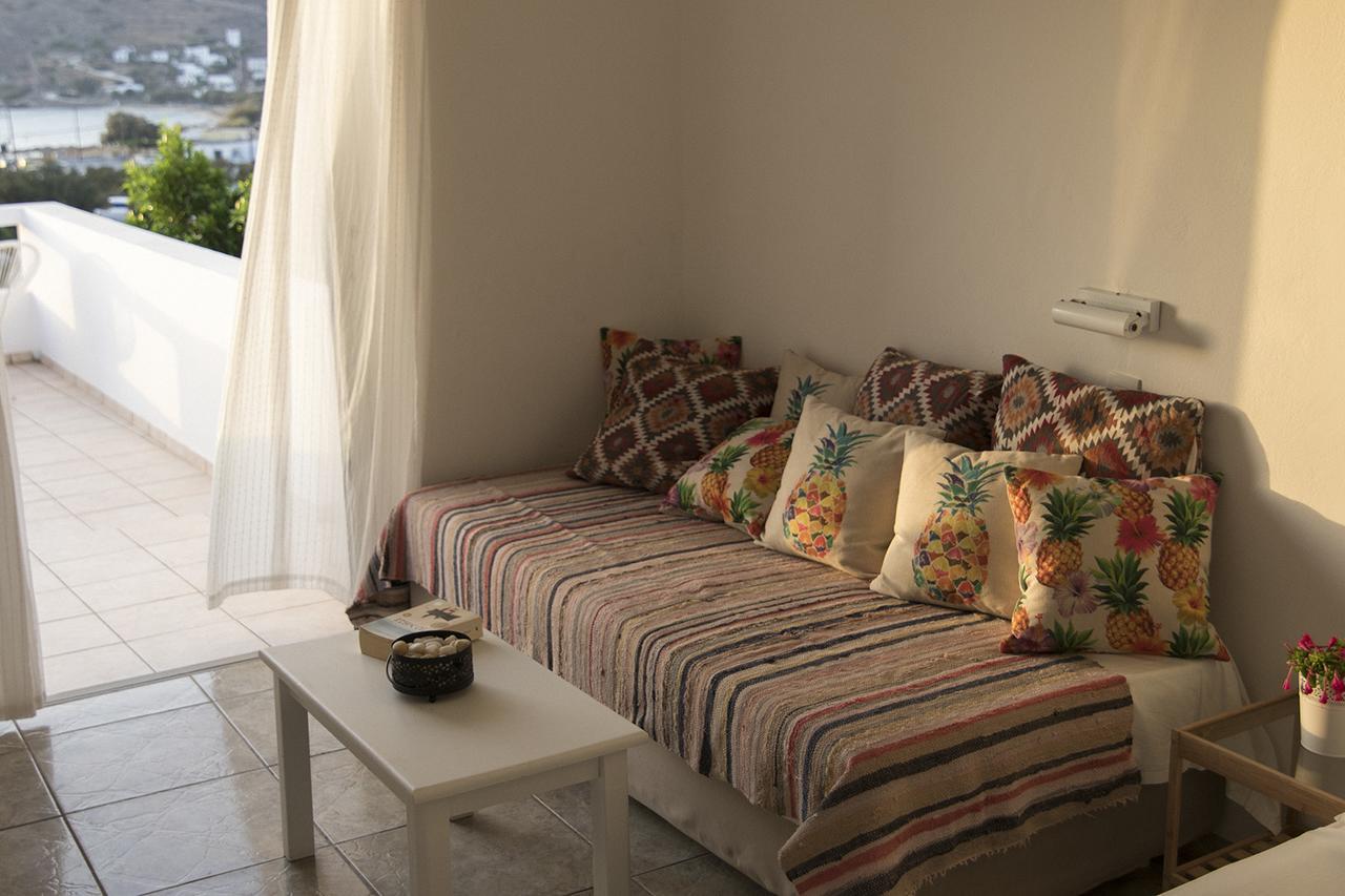 Armadoros Hotel / Ios Backpackers מראה חיצוני תמונה