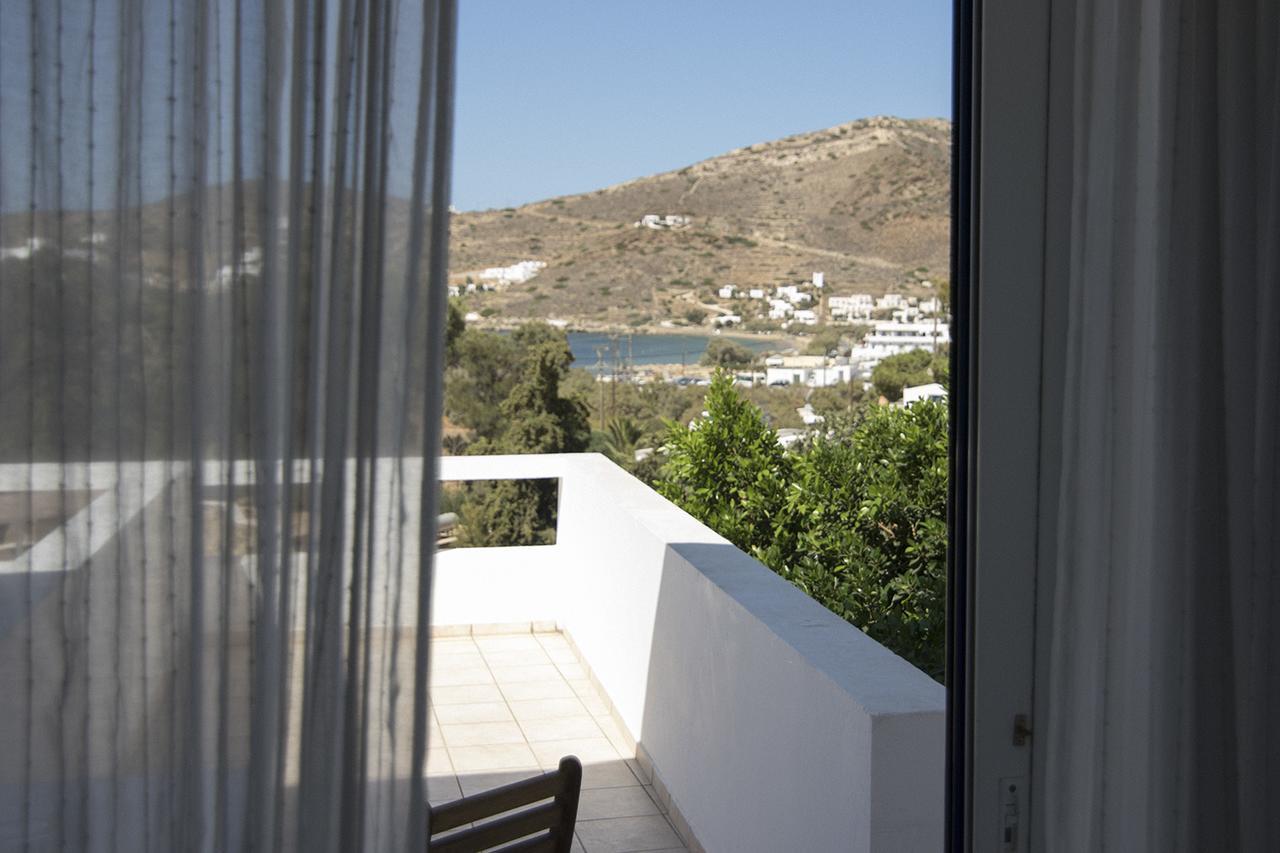 Armadoros Hotel / Ios Backpackers מראה חיצוני תמונה
