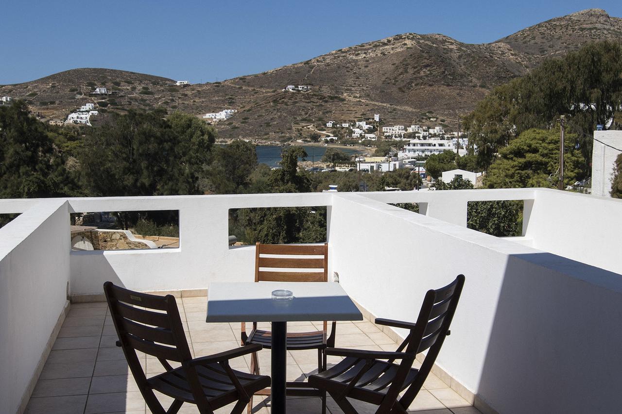 Armadoros Hotel / Ios Backpackers מראה חיצוני תמונה