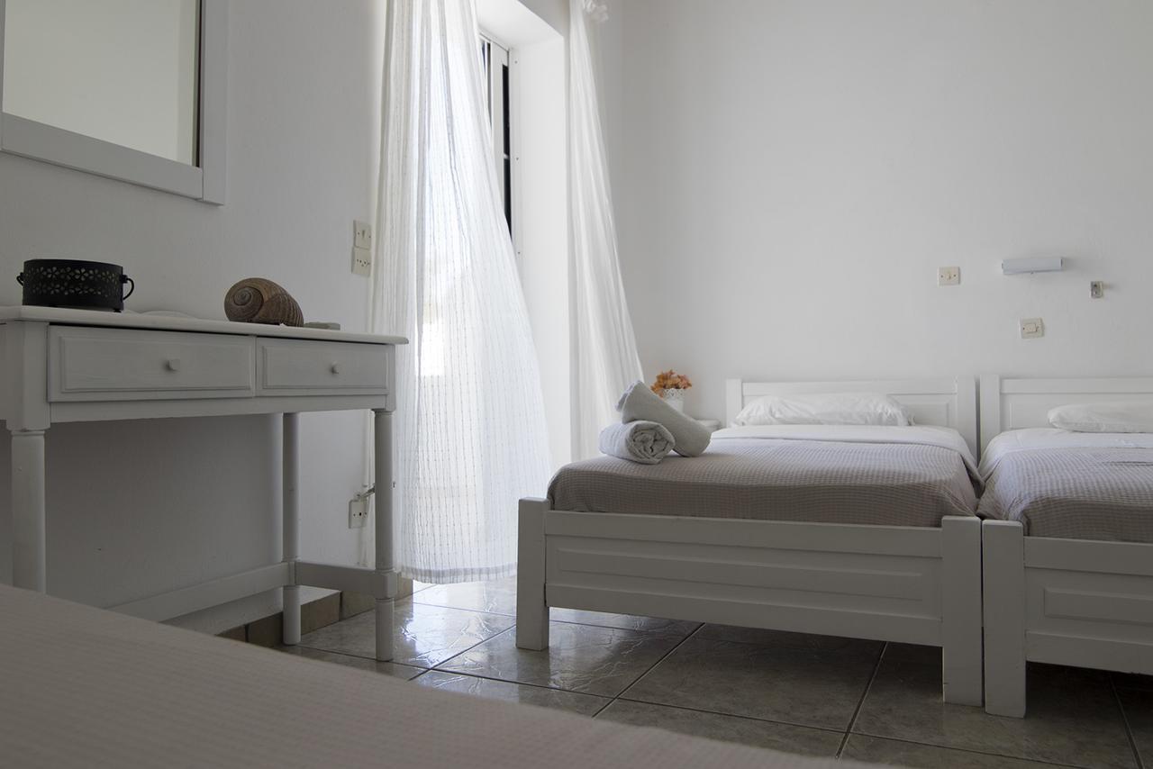 Armadoros Hotel / Ios Backpackers מראה חיצוני תמונה