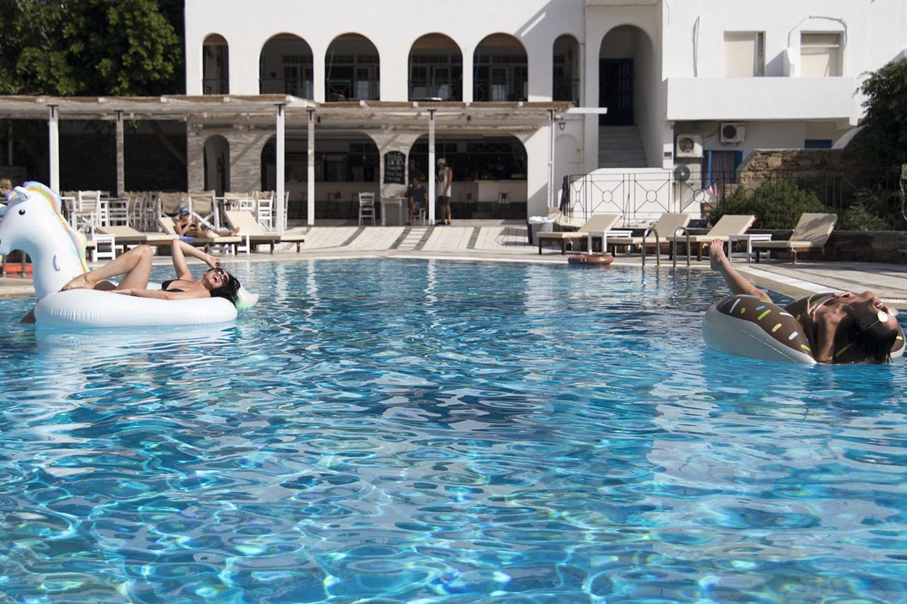 Armadoros Hotel / Ios Backpackers מראה חיצוני תמונה