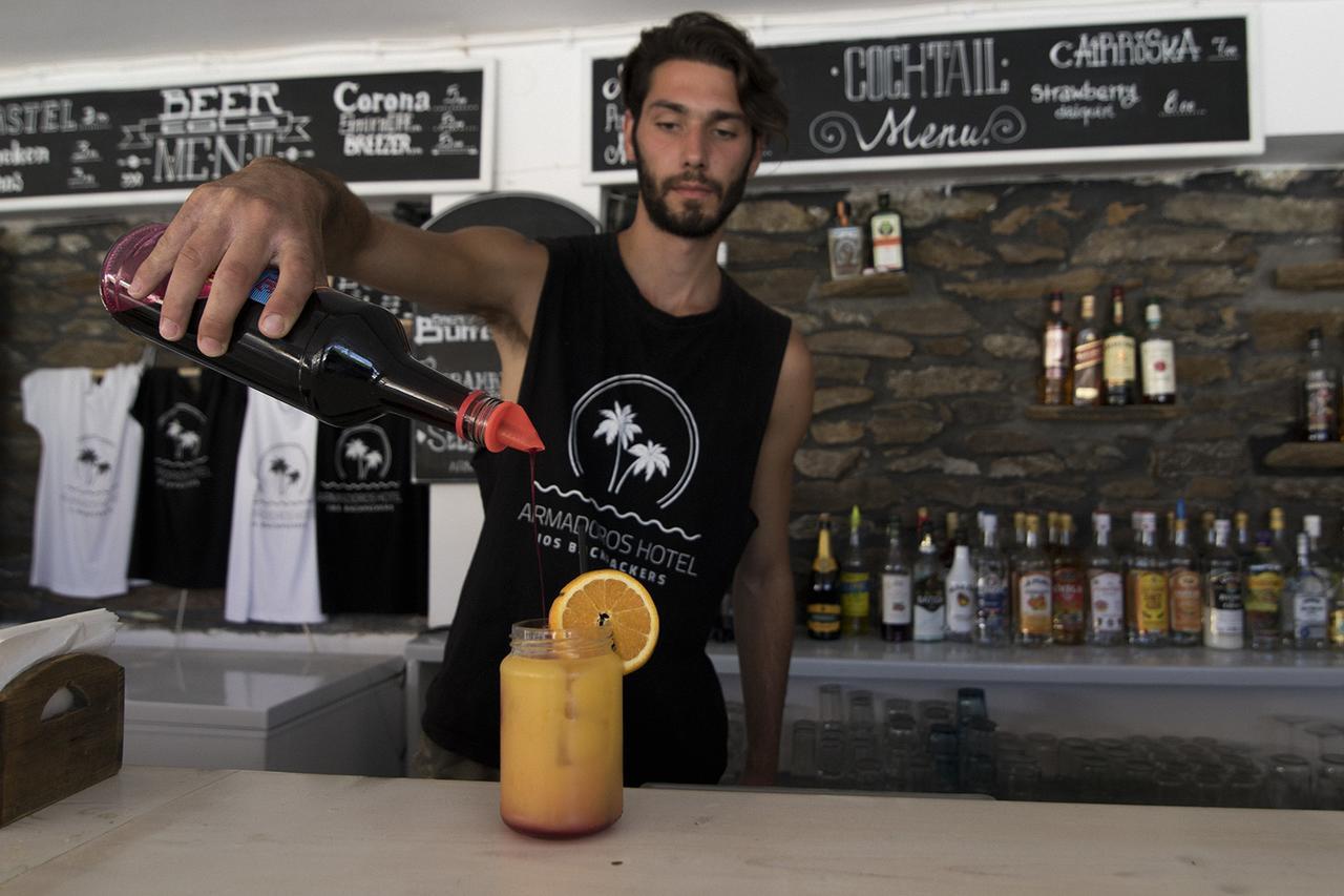 Armadoros Hotel / Ios Backpackers מראה חיצוני תמונה